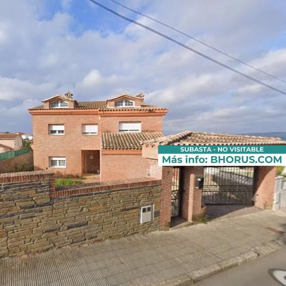 Vista exterior de Casa o xalet en venda en El Vendrell amb Jardí privat i Piscina