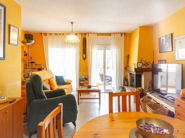 Casa aparellada en venda a Castellví de Rosanes