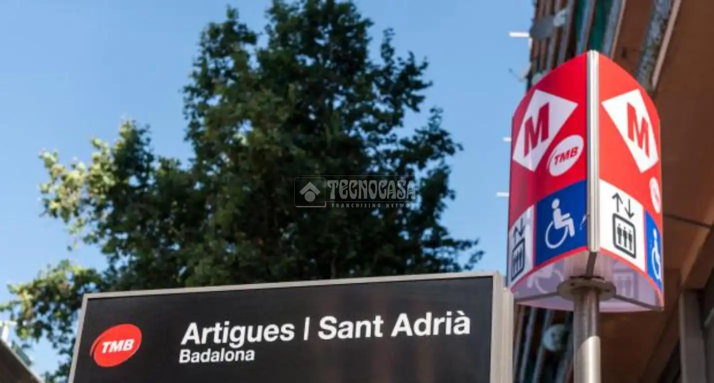 Vista exterior de Piso en venta en Sant Adrià de Besòs con Aire acondicionado