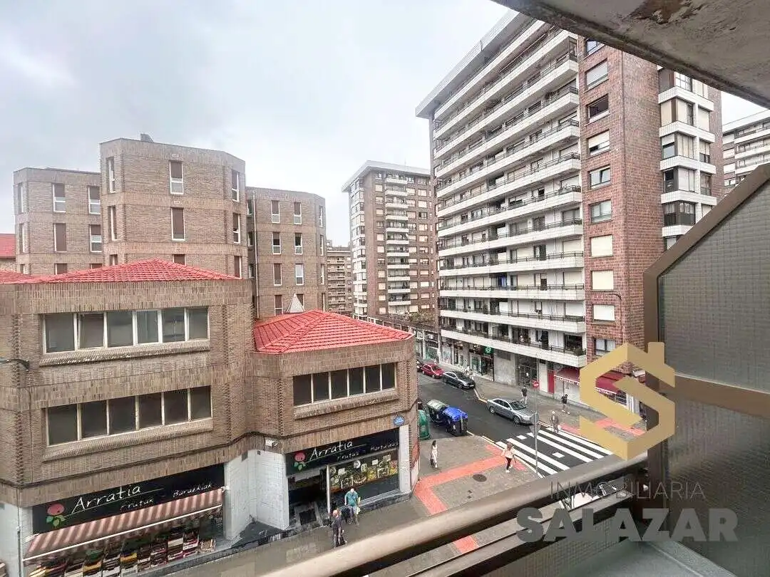 Vista exterior de Apartament de lloguer en Bilbao  amb Calefacció i Balcó