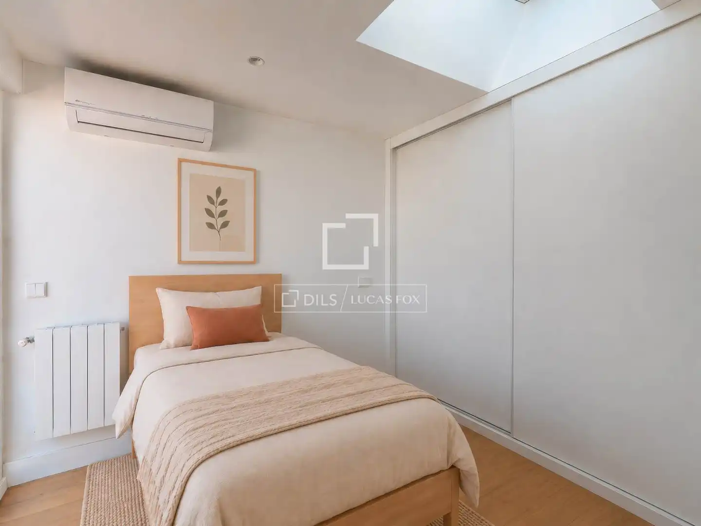 Bedroom of Attic for sale in Madrid  with Air Conditioner, Heating and Parquet flooring