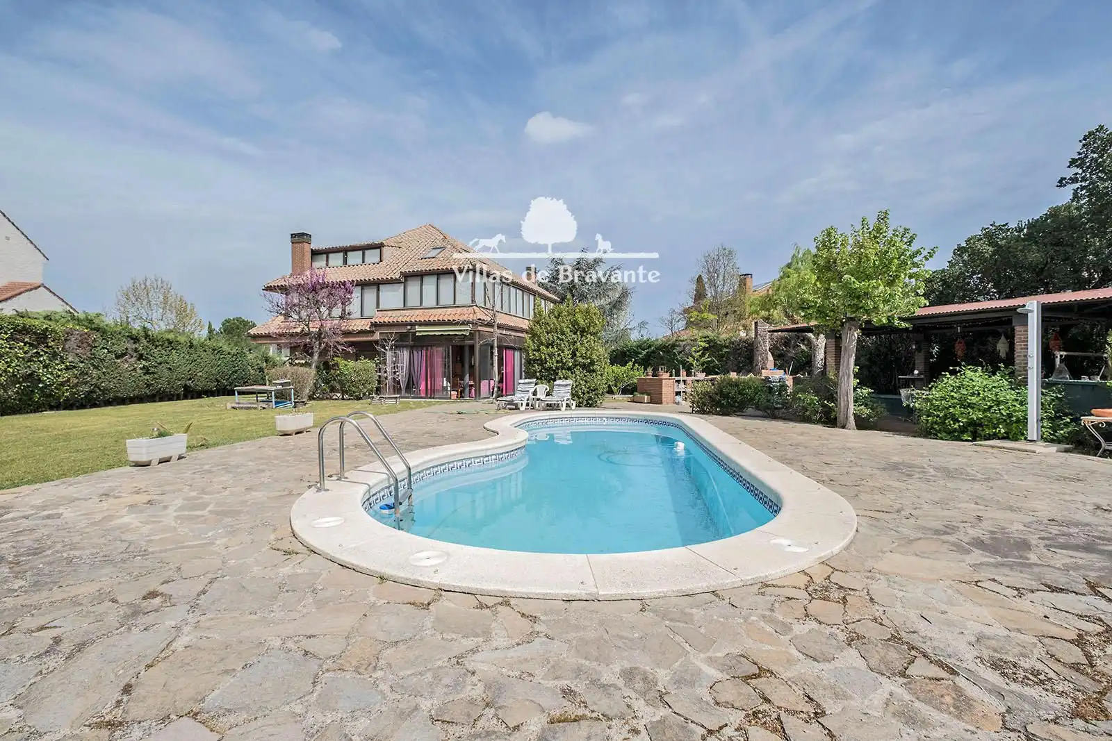 Vista exterior de Casa o xalet en venda en Las Rozas de Madrid amb Calefacció, Parquet i Terrassa