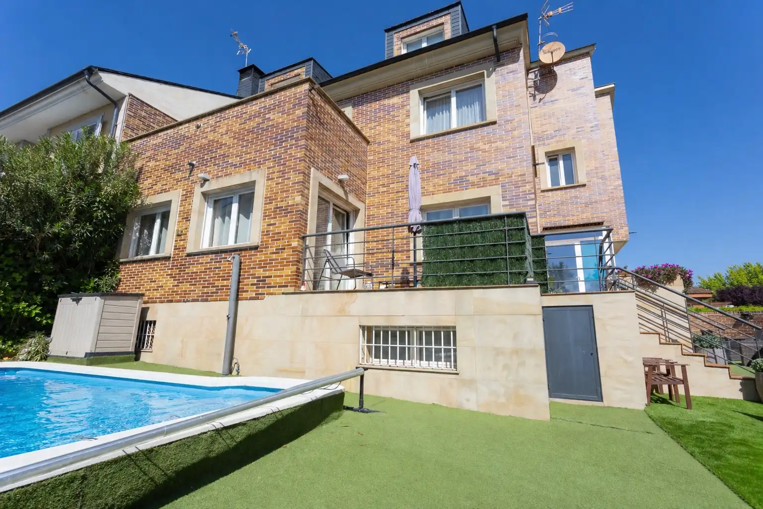 Exterior view of Detached homes for sale in Brunete  with Air Conditioner, Heating and Private garden
