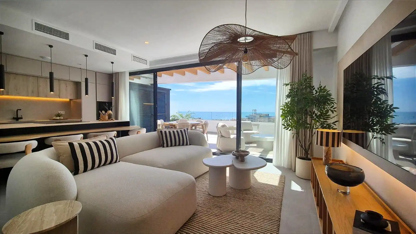 Apartment with pool for sale in Calle de la Cornisa