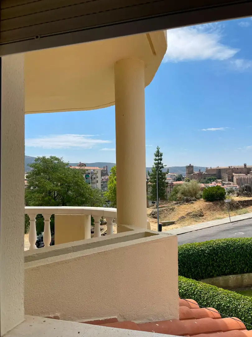 Vista exterior de Casa o xalet en venda en Plasencia amb Aire condicionat, Calefacció i Jardí privat