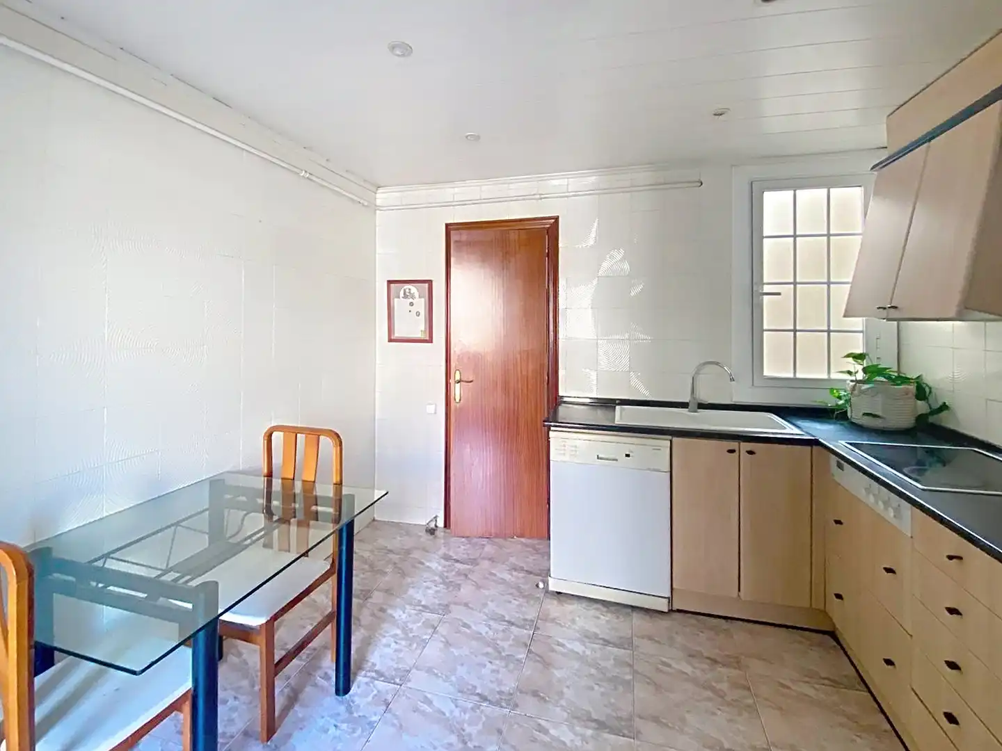 Cocina de Piso en venta en Barcelona con Calefacción, Terraza y Trastero