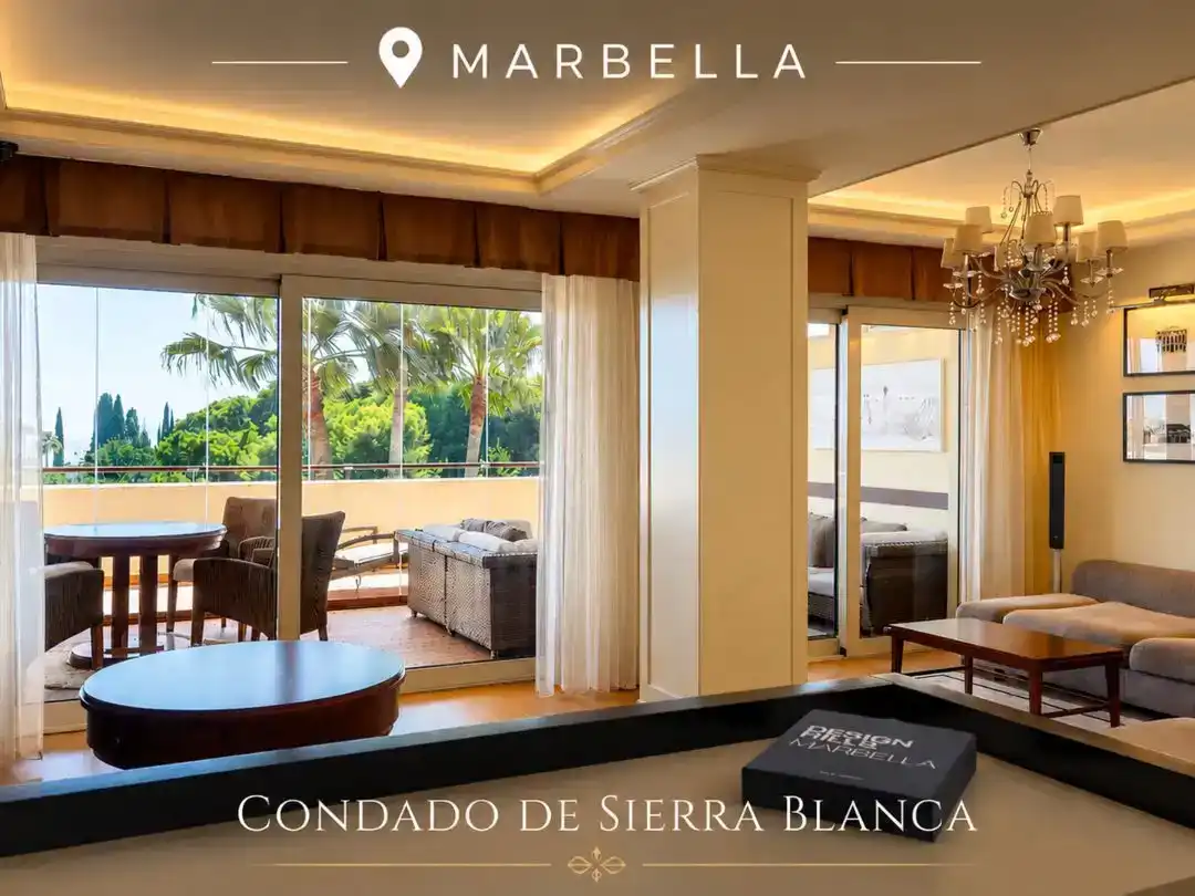 Sala de estar de Apartamento en venta en Marbella con Aire acondicionado, Piscina y Balcón