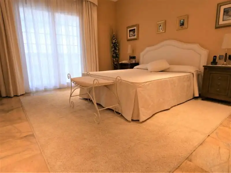 Casa amb piscina en venda a BERNAT DESCLOT, imagen 7