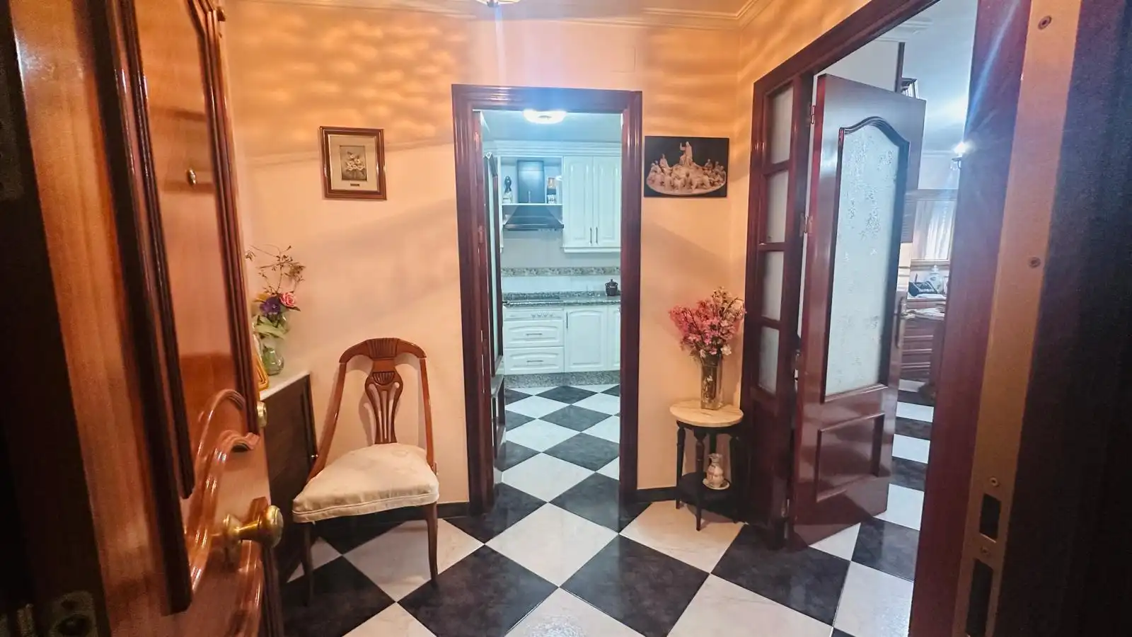Wohnung zum Verkauf in Sevilla mit Klimaanlage, Heizung und Terrasse