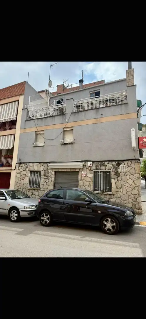 Außenansicht von Einfamilien-Reihenhaus zum Verkauf in Santa Margarida de Montbui mit Heizung und Terrasse