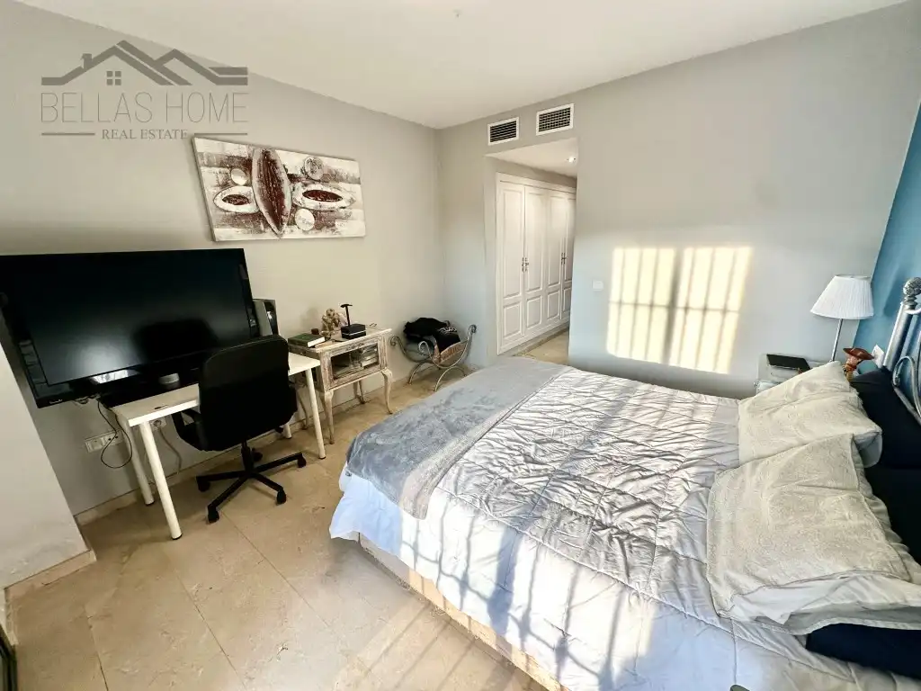 Habitación de Piso en venta en Estepona con Aire acondicionado, Terraza y Piscina