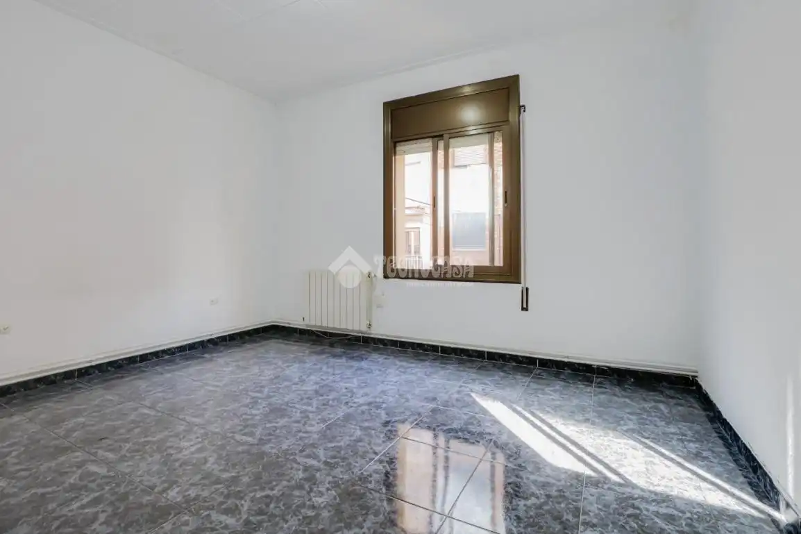 Habitación de Casa adosada en venta en Montcada i Reixac con Calefacción y Balcón