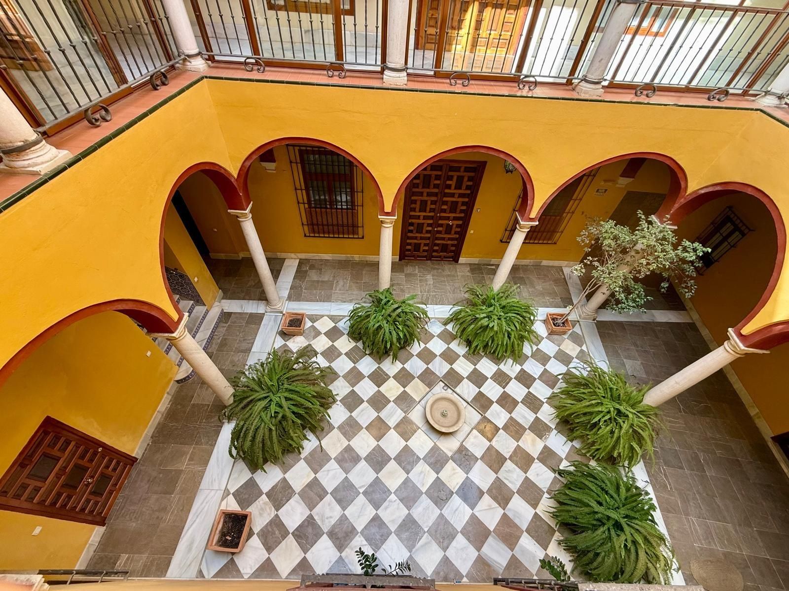Jardín de Piso de alquiler en  Sevilla Capital con Aire acondicionado, Calefacción y Balcón