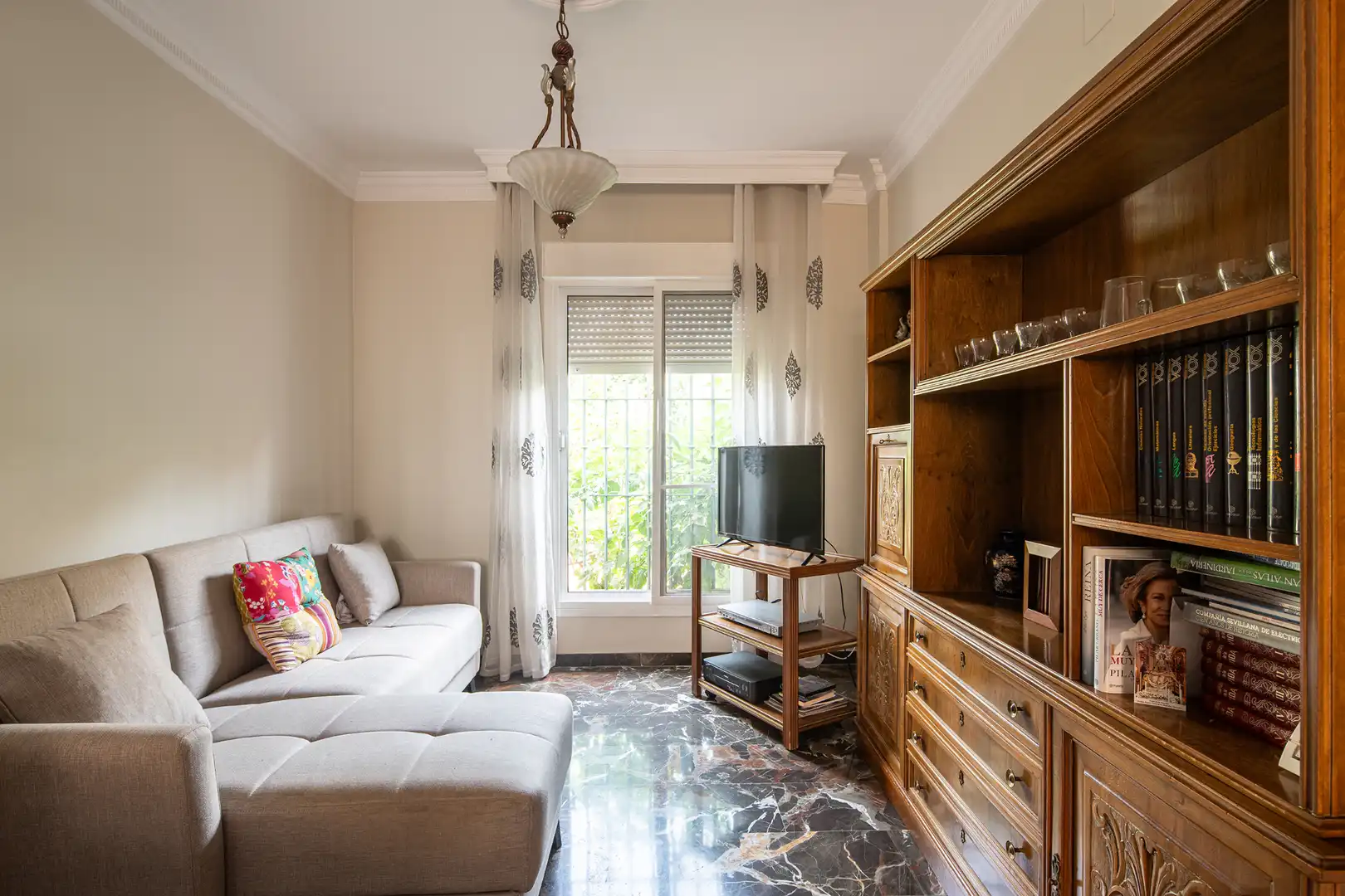 Sala d'estar de Casa adosada en venda en Huétor Vega amb Aire condicionat, Jardí privat i Terrassa