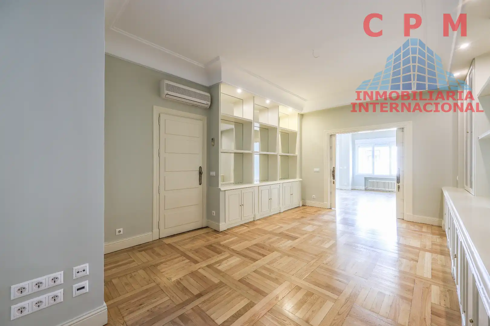 Living room of Flat for rent in Madrid  with Air Conditioner, Heating and Parquet flooring