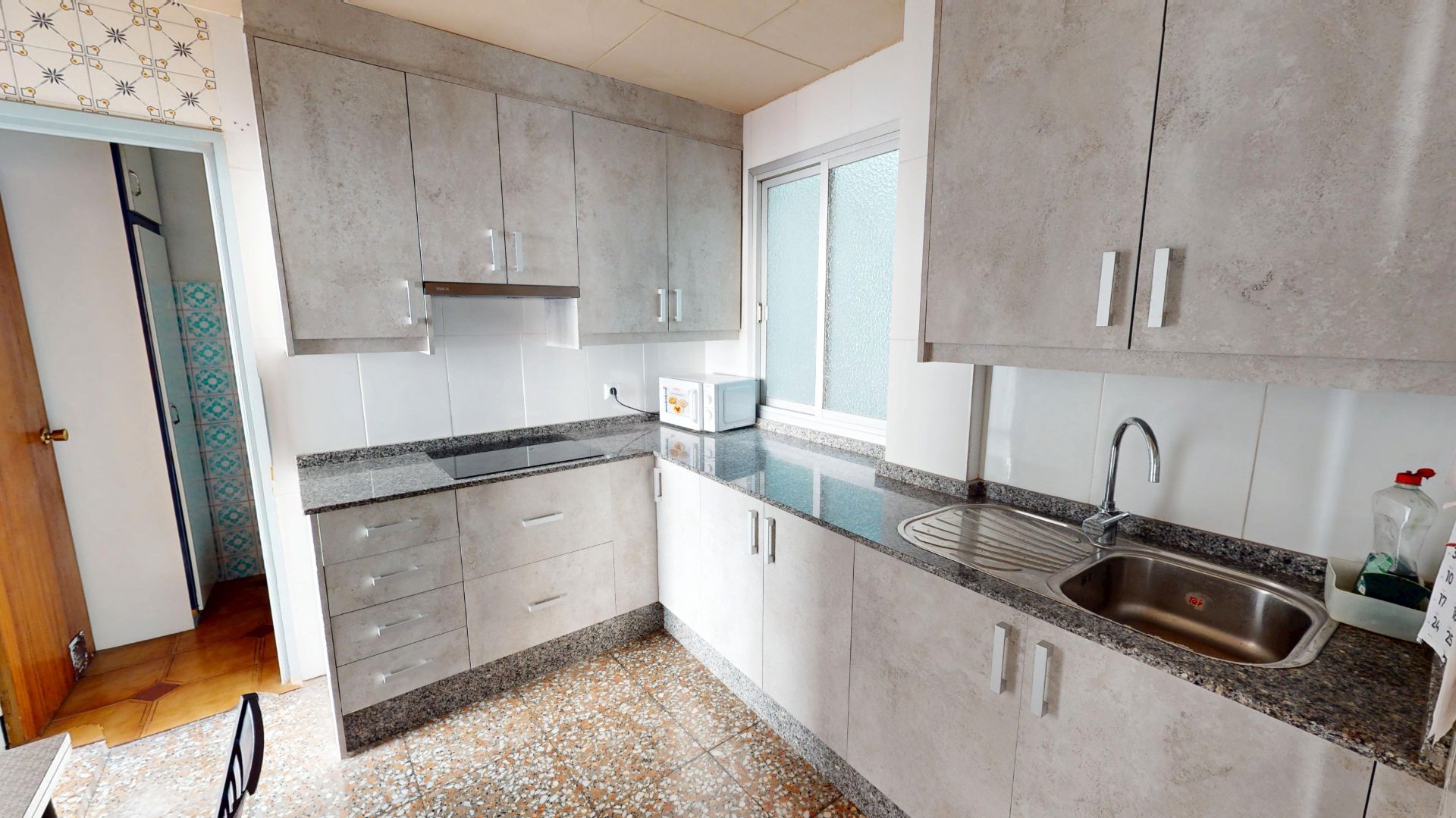 Cuina de Pis en venda en Elche / Elx amb Moblat, Balcó i Internet