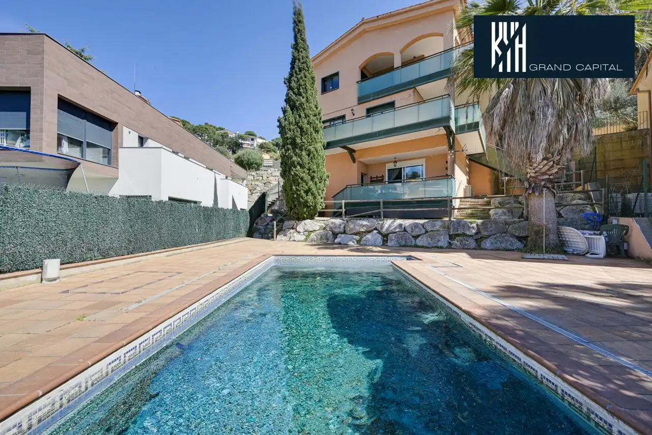 Casa con terrazza in vendita a Carrer Carrer Xaloc