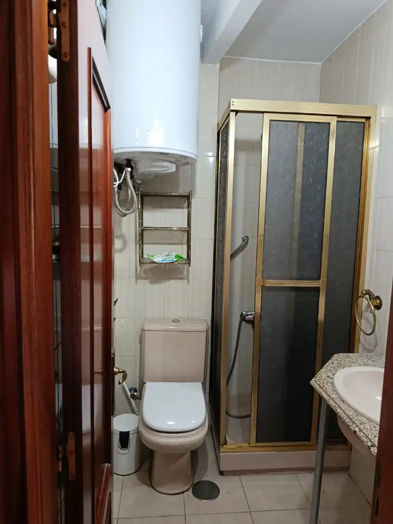 Baño de Piso de alquiler en Siero con Calefacción, Parquet y Horno