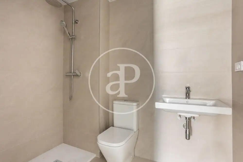 Baño de Piso en venta en Valencia con Aire acondicionado, Calefacción y Terraza