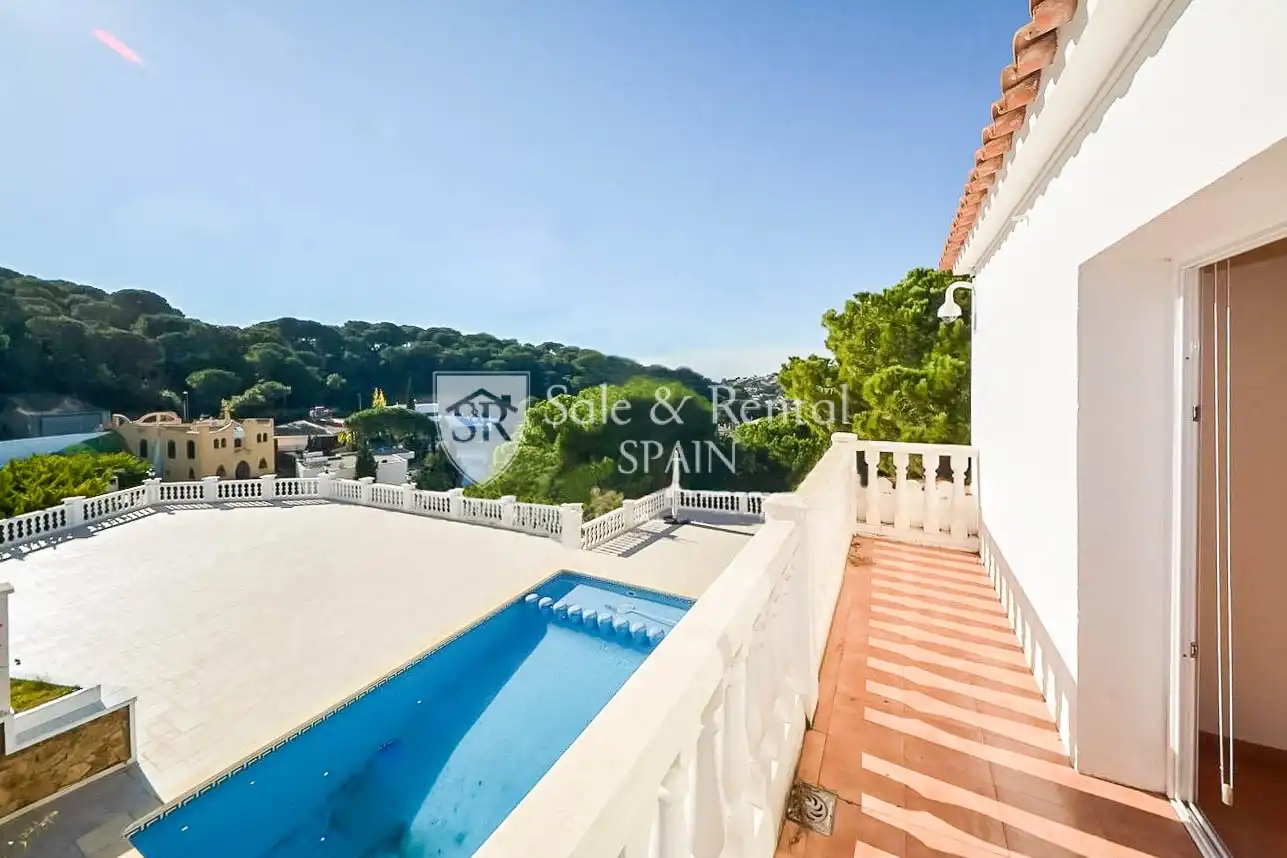 Vista exterior de Casa o xalet en venda en Lloret de Mar amb Aire condicionat, Jardí privat i Terrassa
