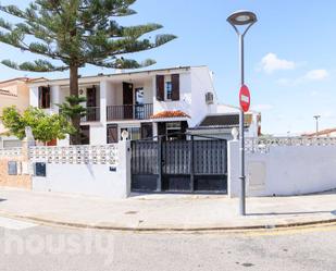 Vista exterior de Casa o xalet en venda en Reus amb Aire condicionat, Jardí privat i Terrassa