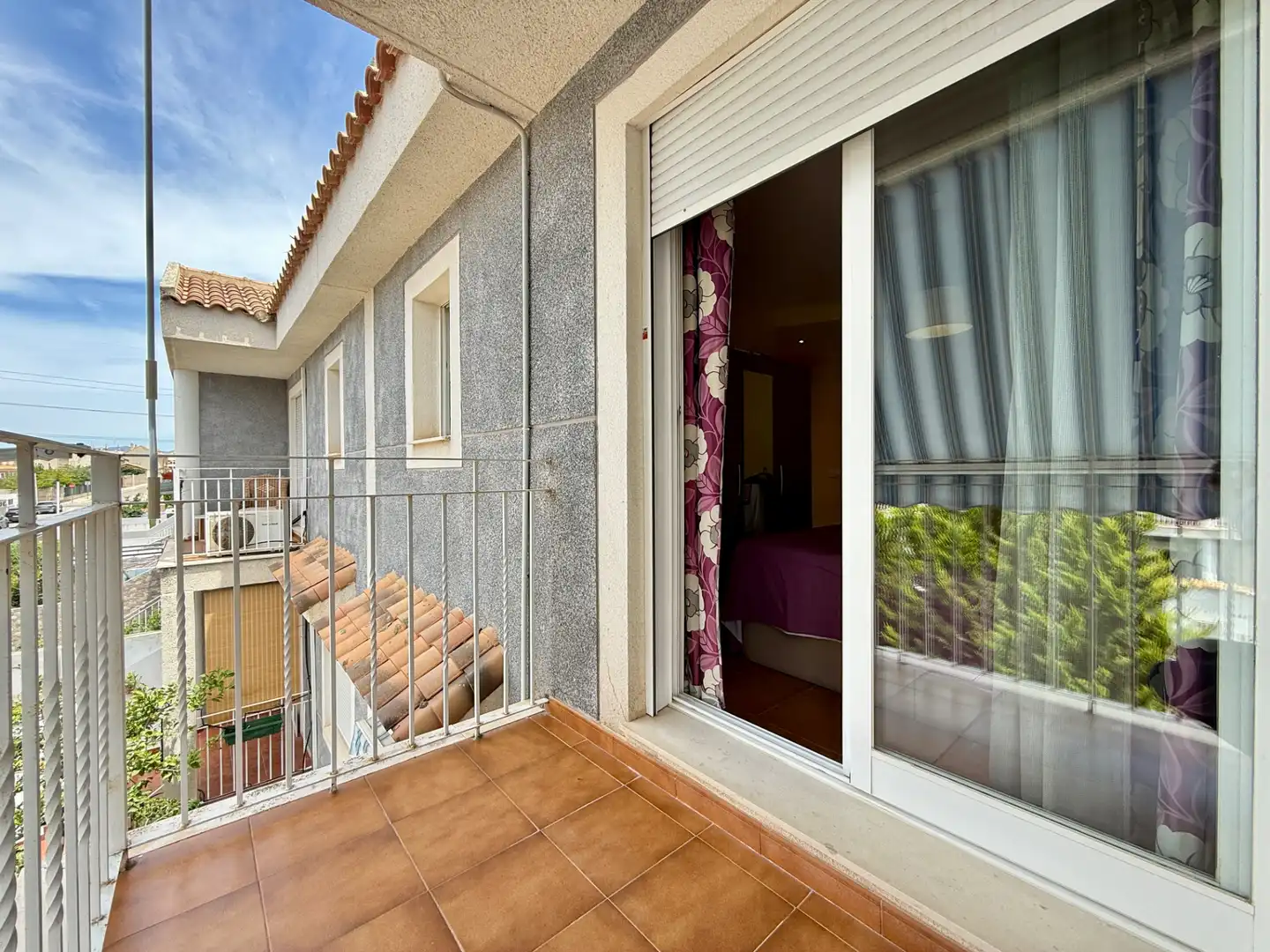 Terrasse von Einfamilien-Reihenhaus zum Verkauf in San Antonio de Benagéber mit Klimaanlage, Heizung und Privatgarten