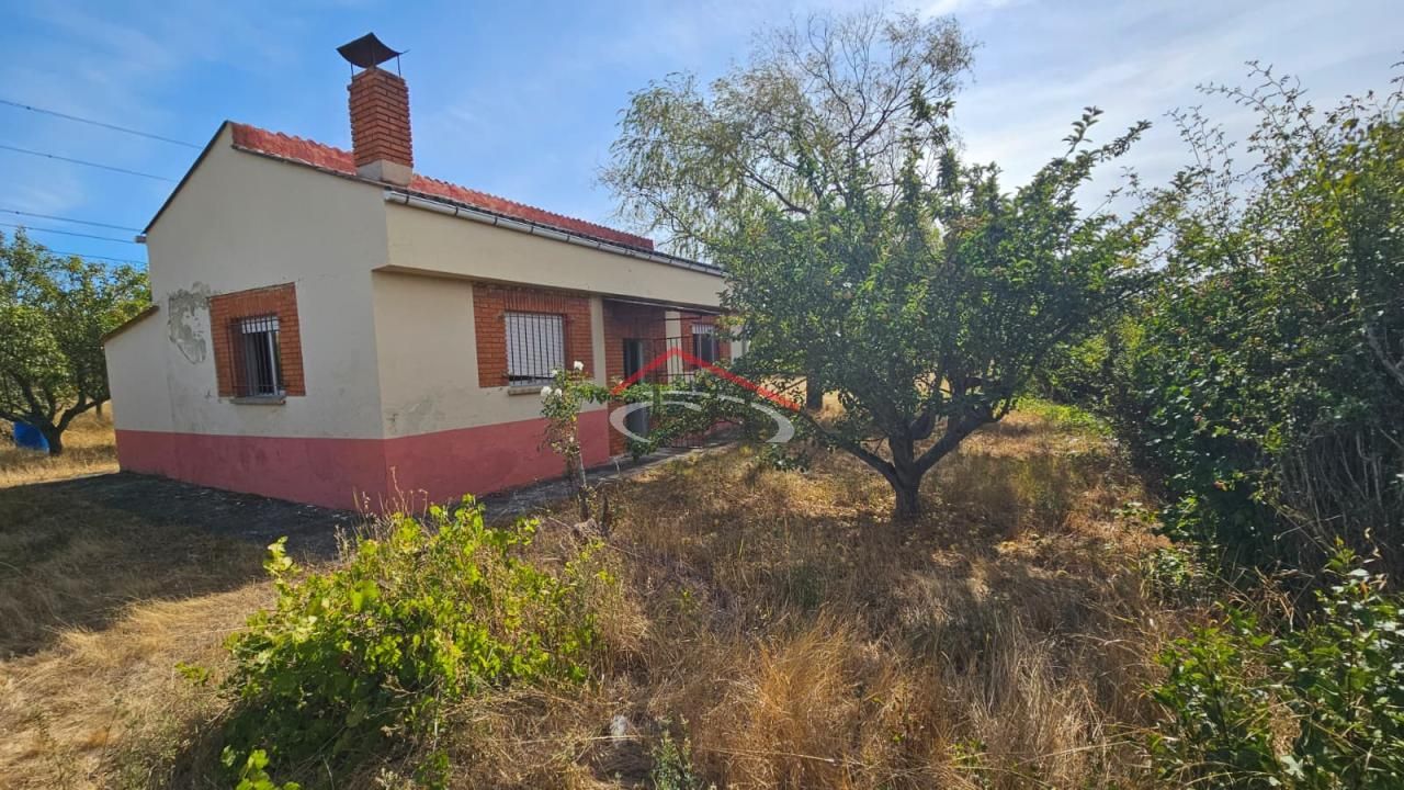 Finca rústica en venda en Valdefresno amb Calefacció i Jardí privat