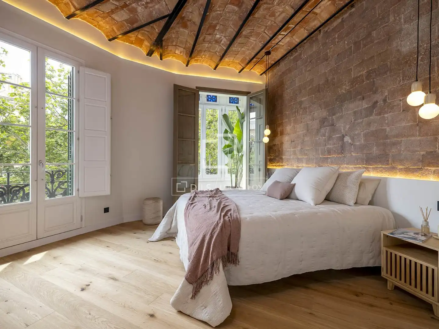 Schlafzimmer von Wohnung zum Verkauf in Barcelona mit Klimaanlage, Heizung und Balkon