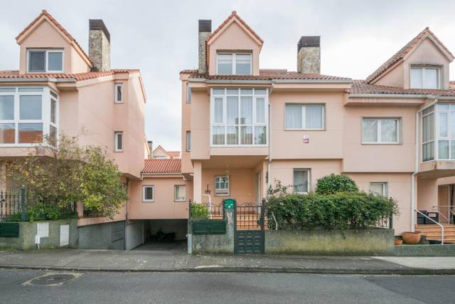 Casa adosada en Venta en  ARENAZA en Inás