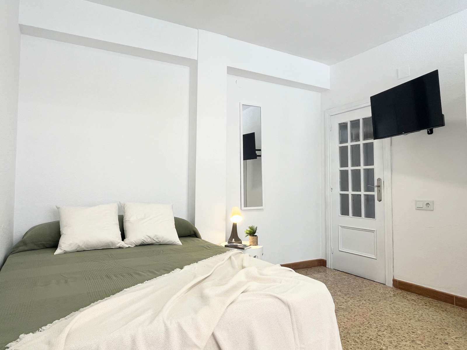 Bedroom of Flat to share in Burjassot  with Air Conditioner, Terrace and Furnished