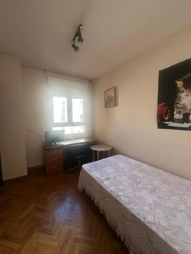 Habitación de Piso en venta en León Capital  con Calefacción, Terraza y TV