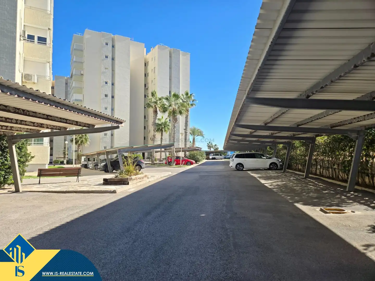 Parking of Flat for sale in Alicante / Alacant  with Terrace and Furnished
