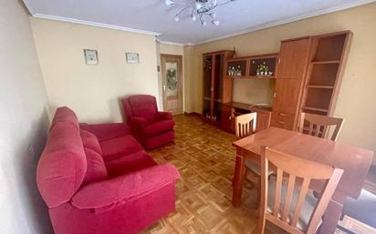 Sala d'estar de Apartament en venda en León Capital  amb Terrassa