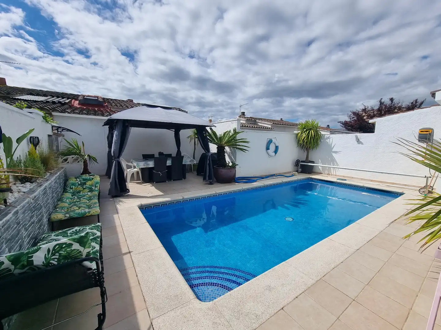Piscina de Casa adosada en venda en Empuriabrava amb Aire condicionat, Piscina i Moblat