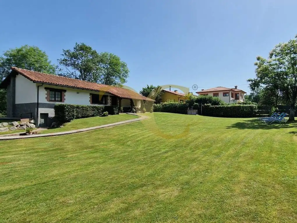 Casa o xalet en venda en Llanes amb Calefacció, Jardí privat i Terrassa