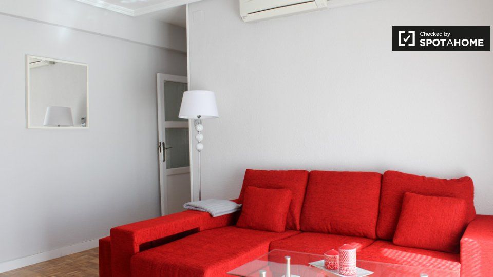 Living room of Flat to rent in  Madrid Capital  with Air Conditioner, Heating and Furnished