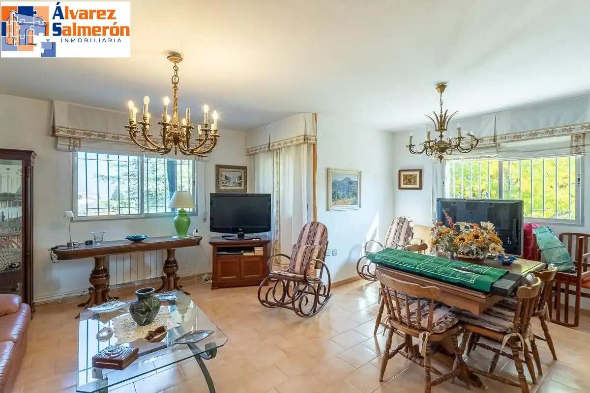 Detached house with pool for sale in Calle de la Encina, imagen 7