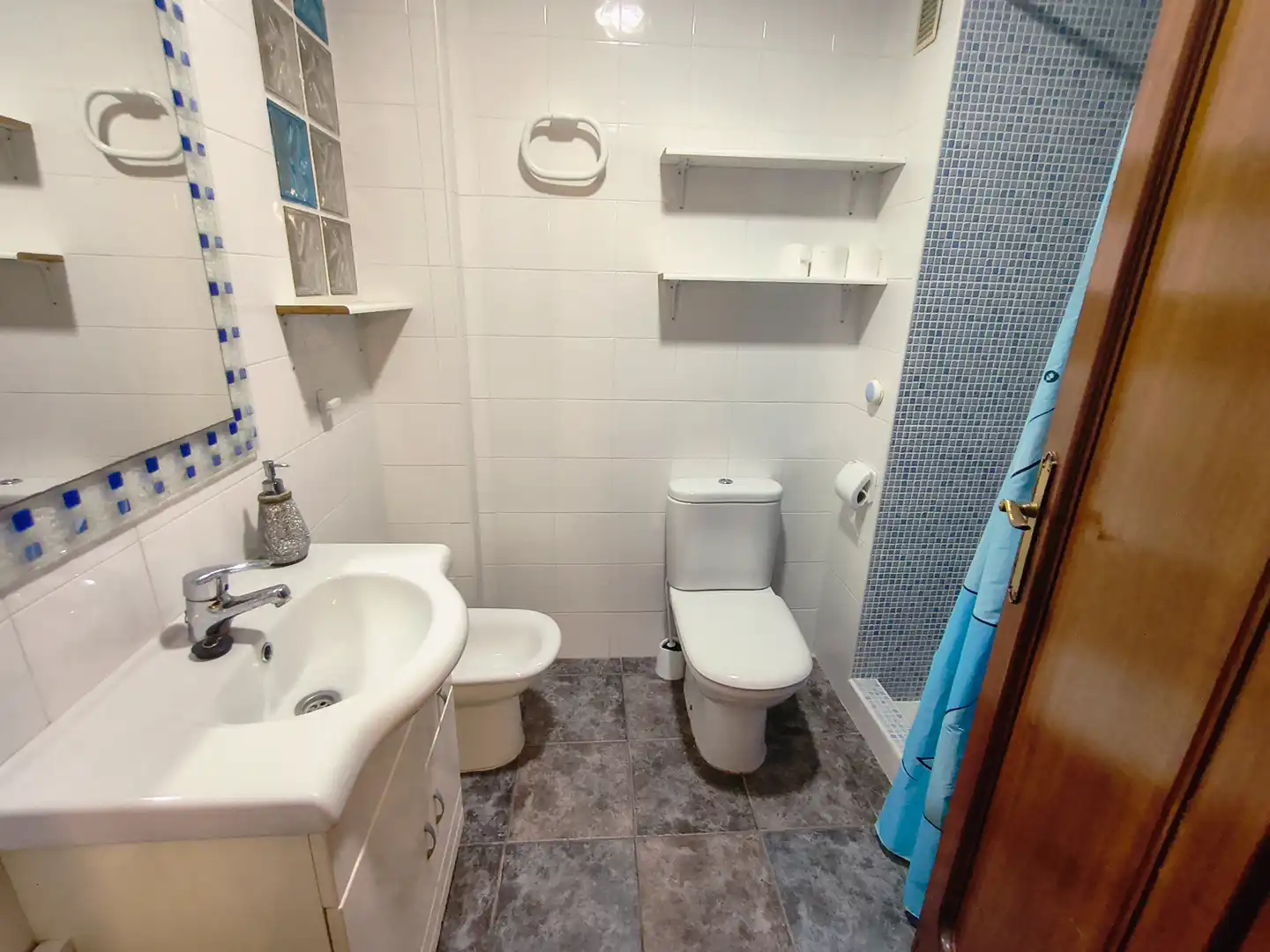 Badezimmer von Wohnung zum Verkauf in Alicante / Alacant mit Klimaanlage, Terrasse und Abstellraum