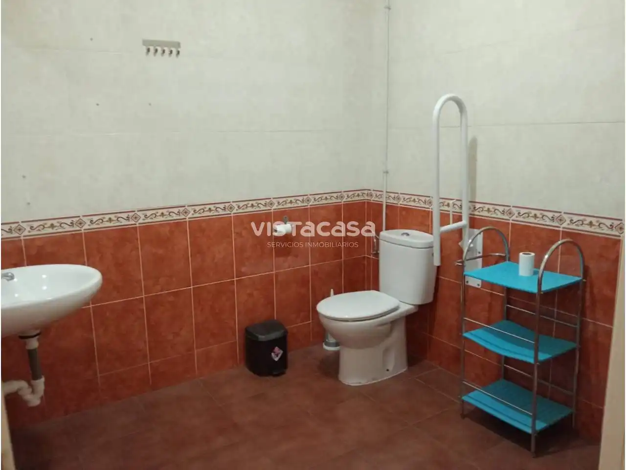 Baño de Local de alquiler en Mairena del Alcor con Aire acondicionado