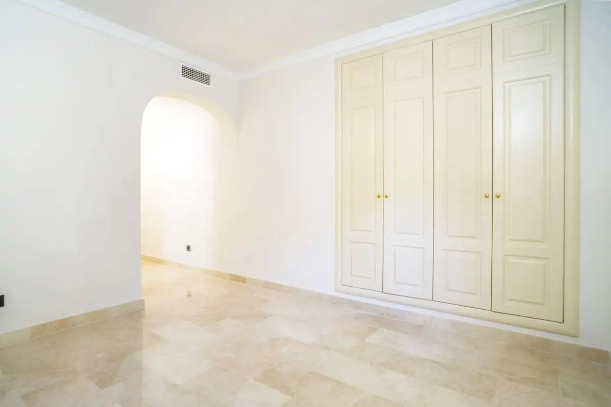 Planta baixa en venda en Marbella amb Aire condicionat, Calefacció i Jardí privat
