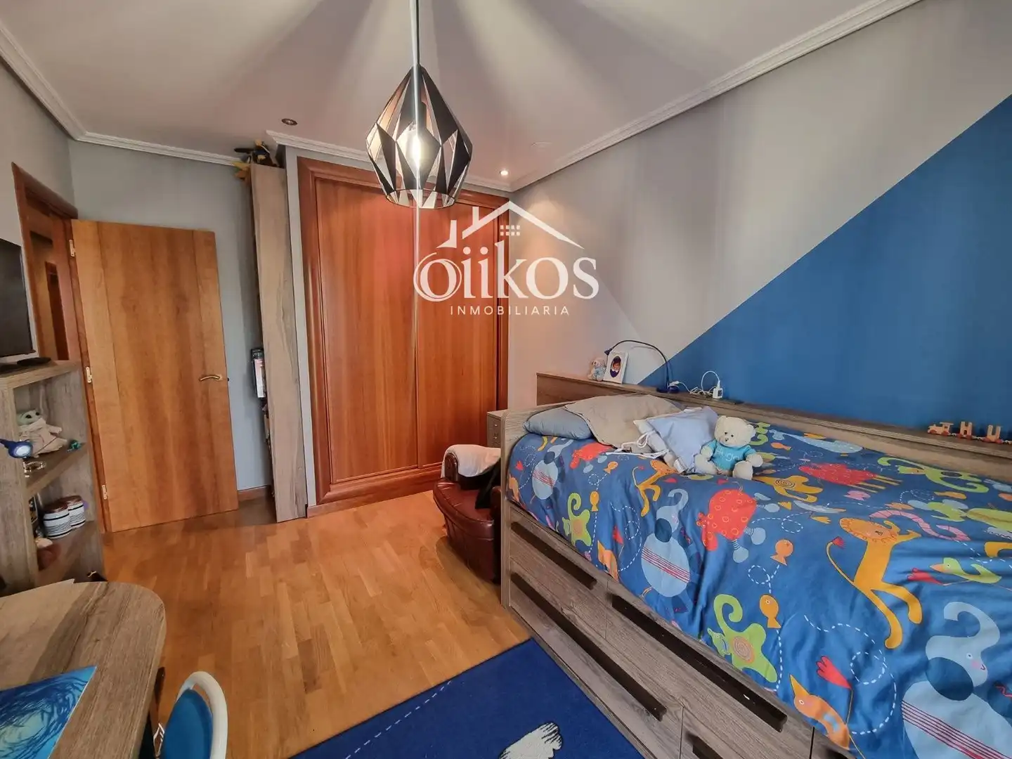 Habitación de Casa adosada en venta en Villamayor con Aire acondicionado, Calefacción y Parquet