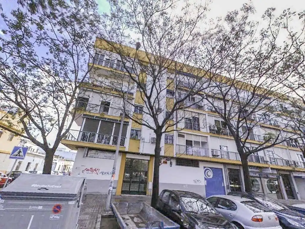 Vista exterior de Piso en venta en  Sevilla Capital