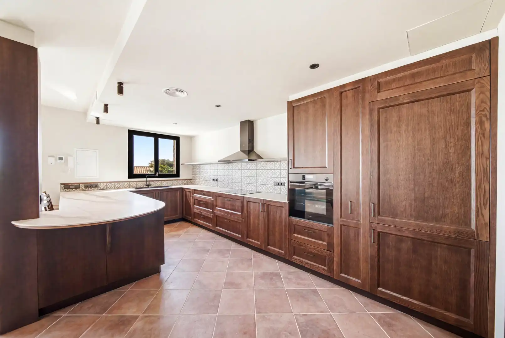 Küche von Einfamilien-Reihenhaus zum Verkauf in Cadaqués mit Privatgarten, Terrasse und Schwimmbad