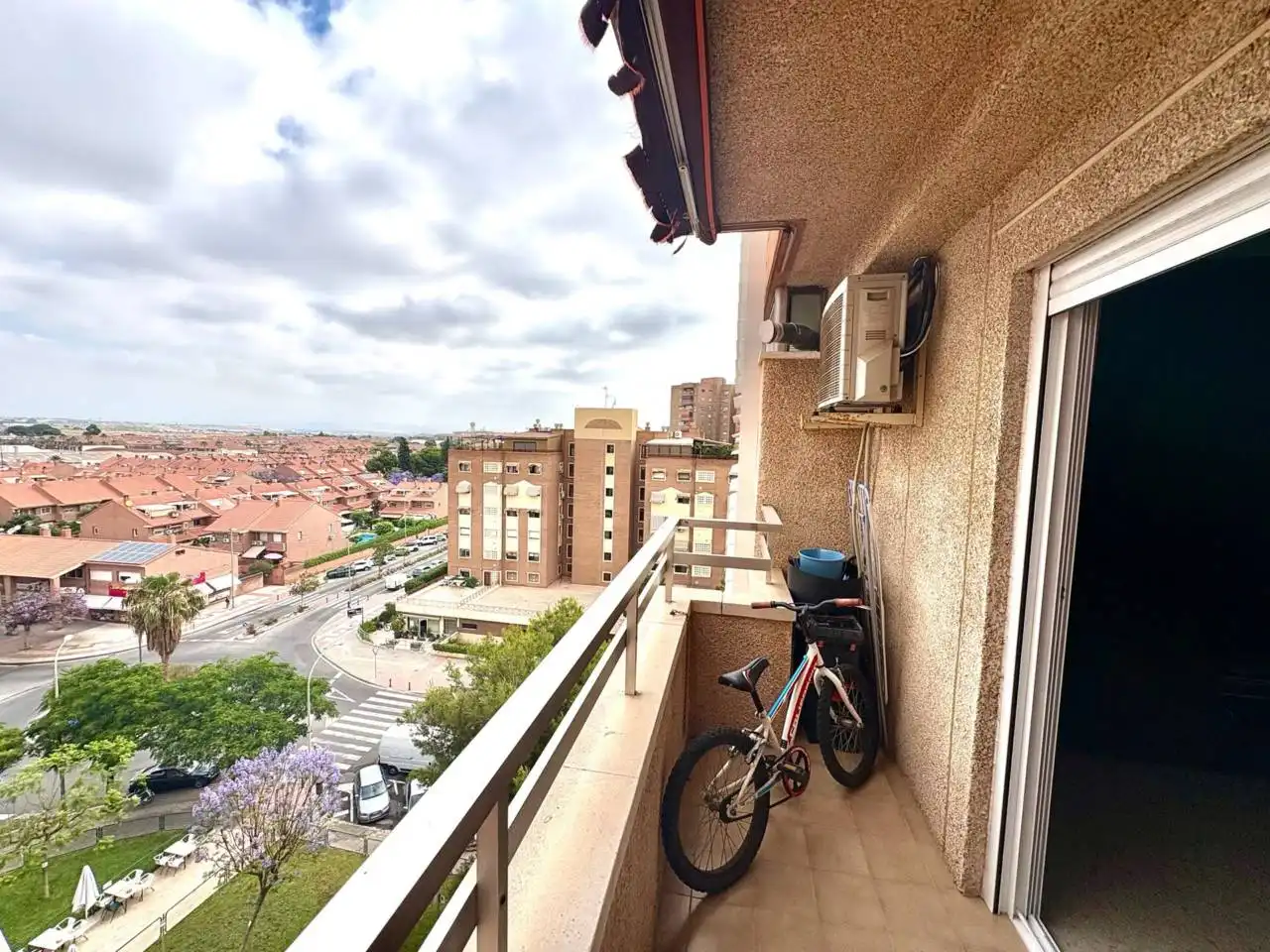 Terrasse von Wohnung zum Verkauf in Alicante / Alacant mit Klimaanlage, Balkon und Gemeinschaftspool