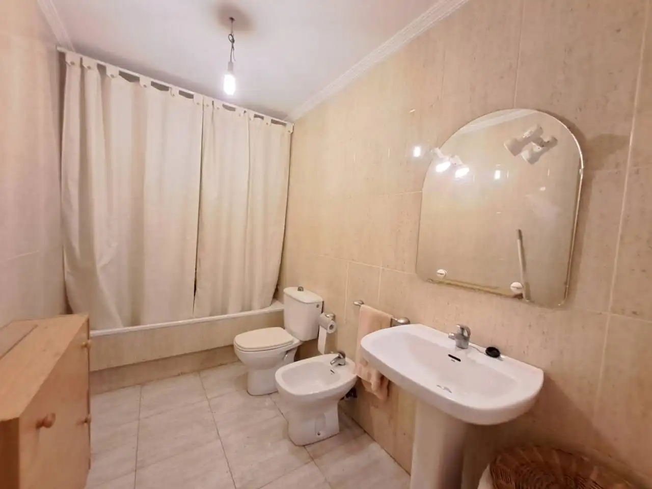 Bany de Casa o xalet en venda en Burgos amb Calefacció, Jardí privat i Parquet