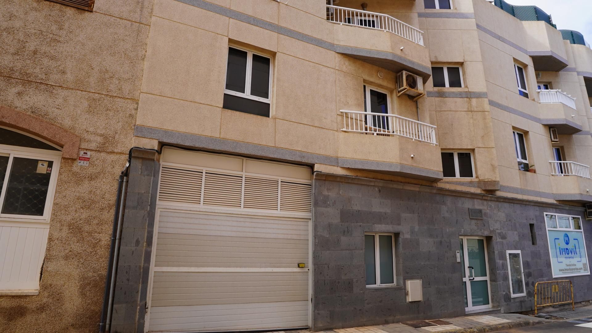 Exterior view of Flat for sale in Ingenio  with Storage room and Balcony