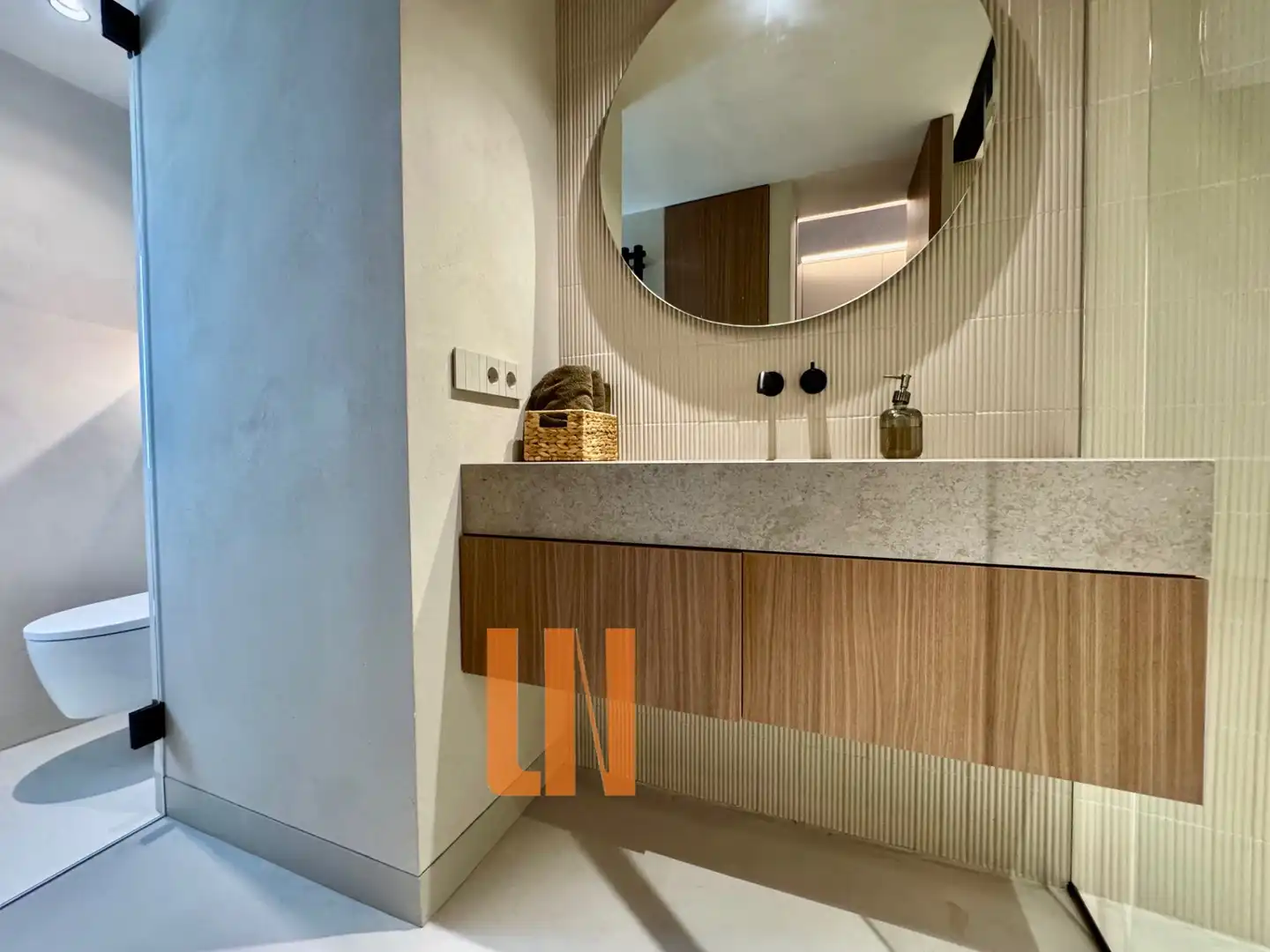 Baño de Piso de alquiler en A Coruña Capital  con Calefacción, Amueblado y Horno