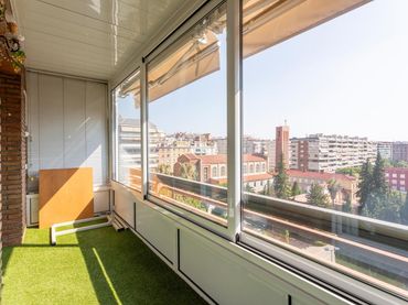 Flat with balcony for sale in Les Corts