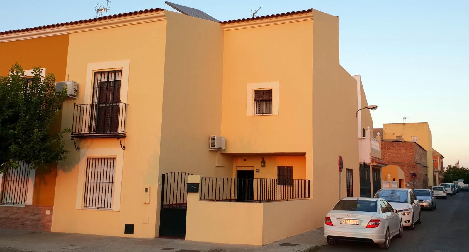 Vista exterior de Casa o xalet en venda en Brenes amb Aire condicionat, Calefacció i Terrassa
