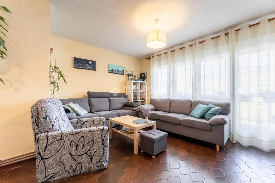 Sala d'estar de Pis en venda en Hoyo de Manzanares amb Calefacció, Terrassa i Piscina comunitària